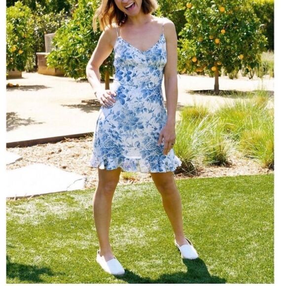 Reformation Esther Dress in Pompadour - Picture 4 of 9